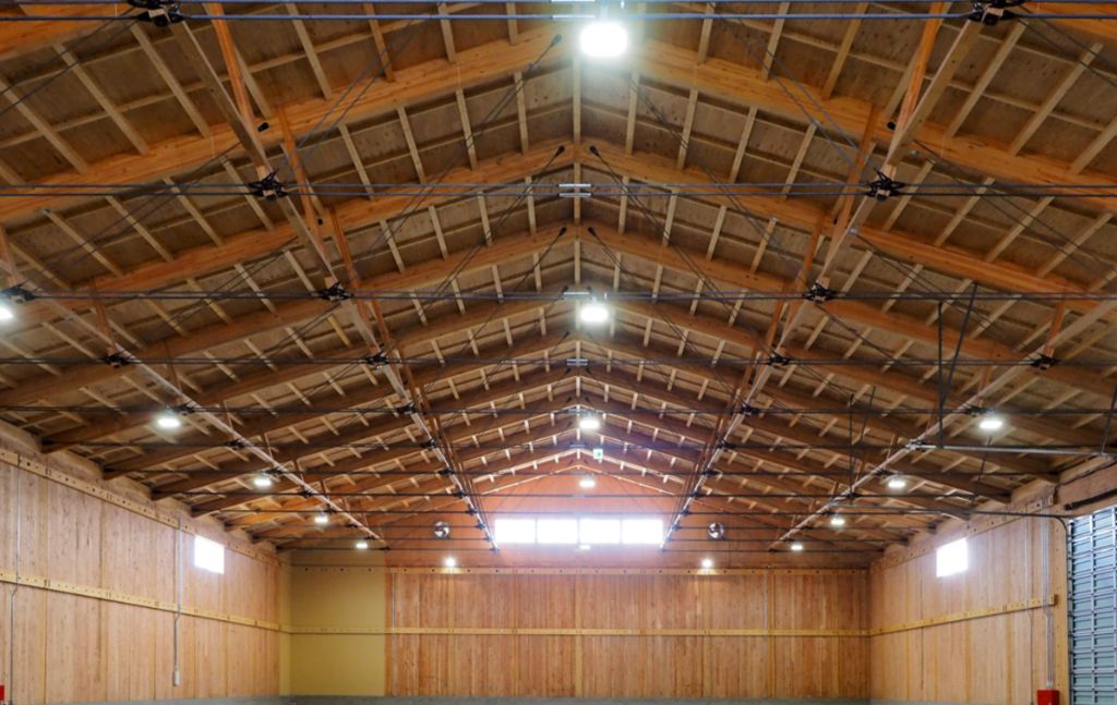 山形トラス施工例 - 体育館内観
