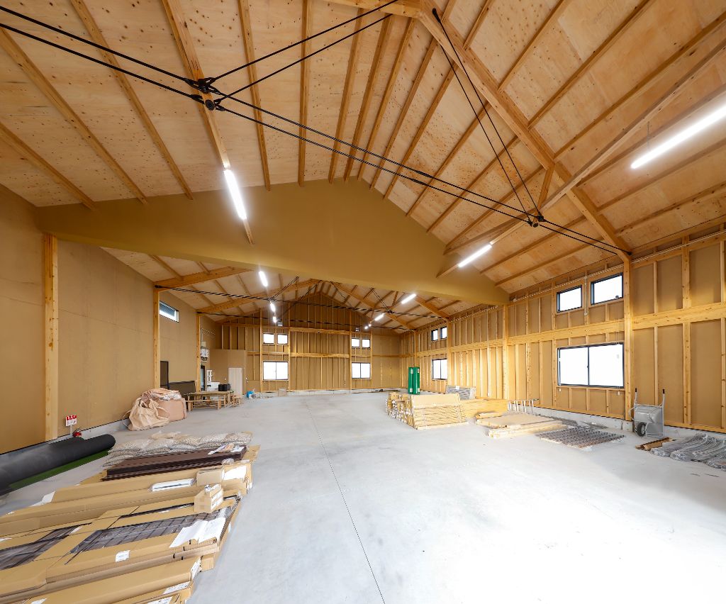 木造建築大型倉庫 - 施工中内部構造